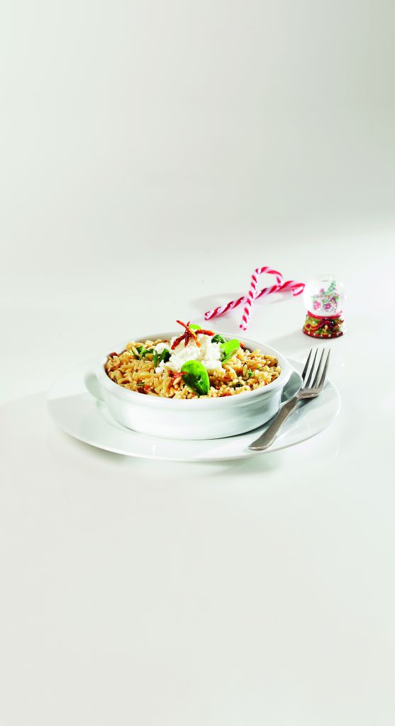 Κριθαράκι με σπανάκι και λιαστές ντομάτες