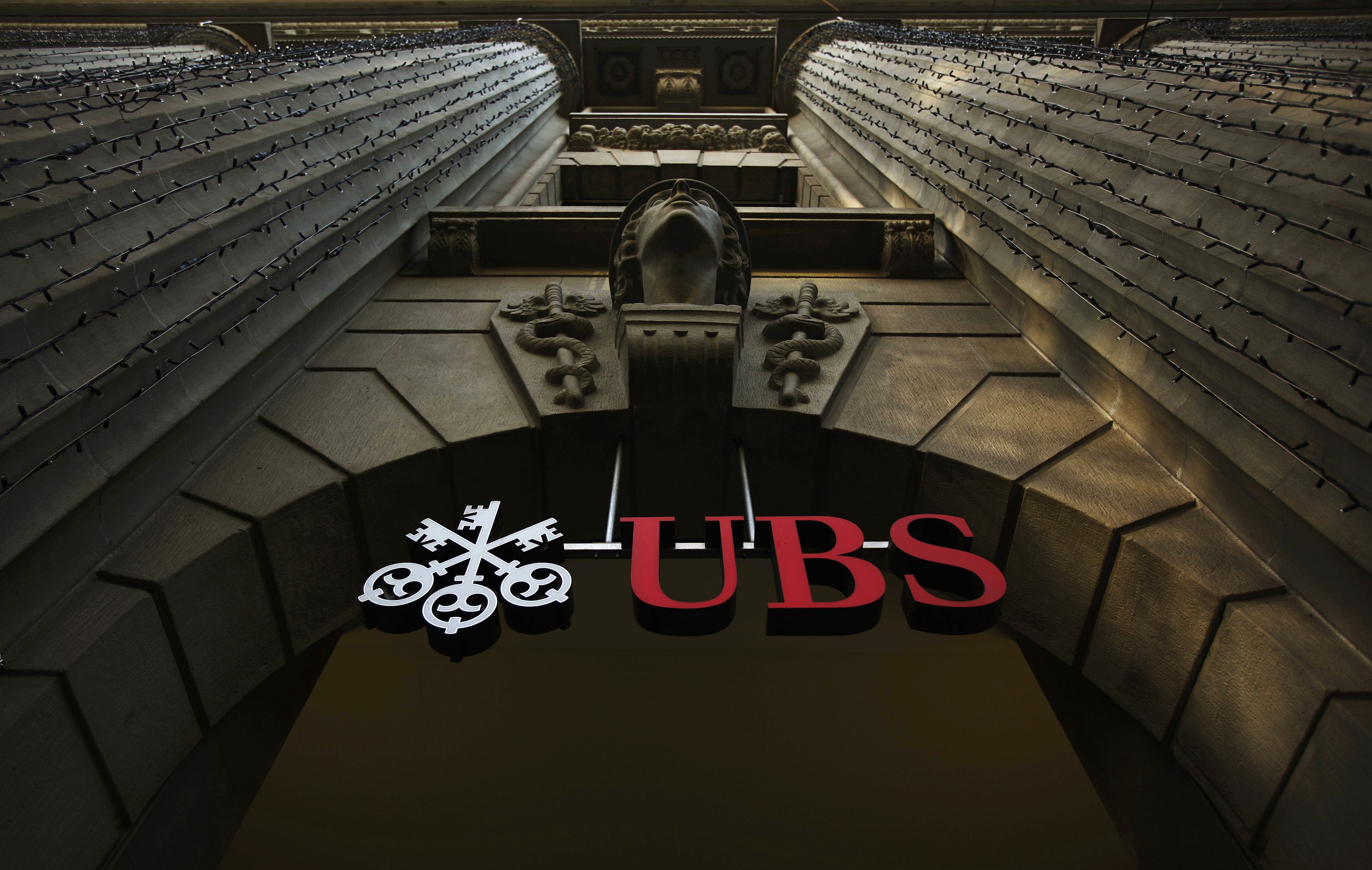 Ερευνα των οικονομικών εισαγγελέων στη UBS στην Αθήνα