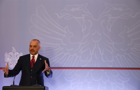 Αλβανία: Απειλεί να μπλοκάρει την ενταξιακή πορεία της πΓΔΜ στο ΝΑΤΟ