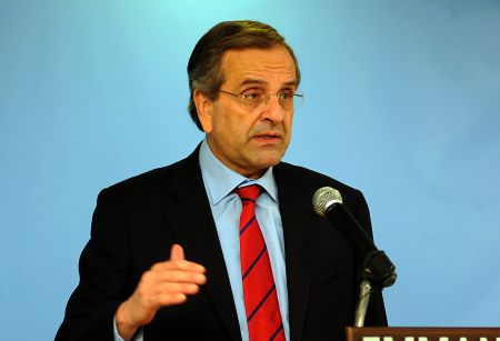 Παγιδευμένος στο δίκτυο λαθών και τρόικας ο Σαμαράς