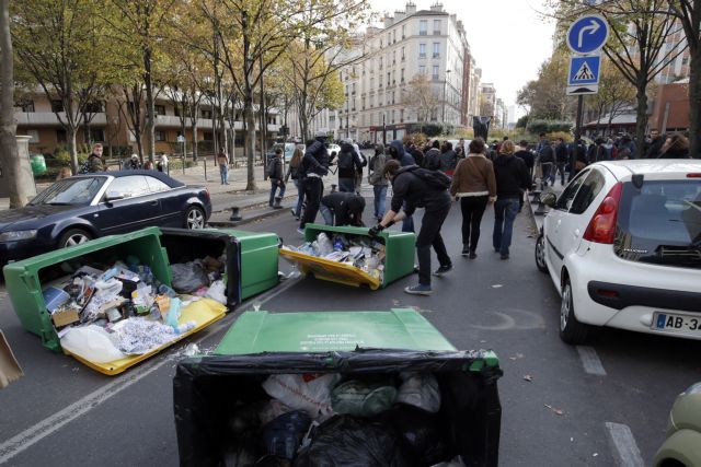 Η γαλλική αστυνομία αποσύρει χειροβομβίδα που διαδηλωτή
