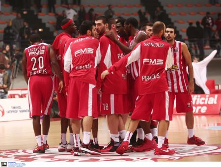 Στα γήπεδα και στην TV