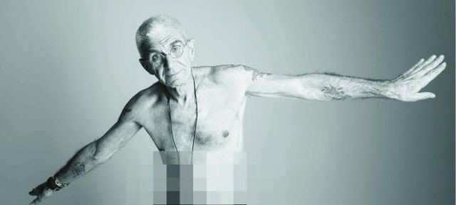 Ο Μπουτάρης φωτογραφίζεται γυμνός στο πλαίσιο καμπάνιας κατά του AIDS