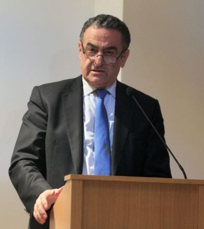 Χαράλαμπος Αθανασίου: «Θεσμική παρωδία με το σκάνδαλο Novartis»