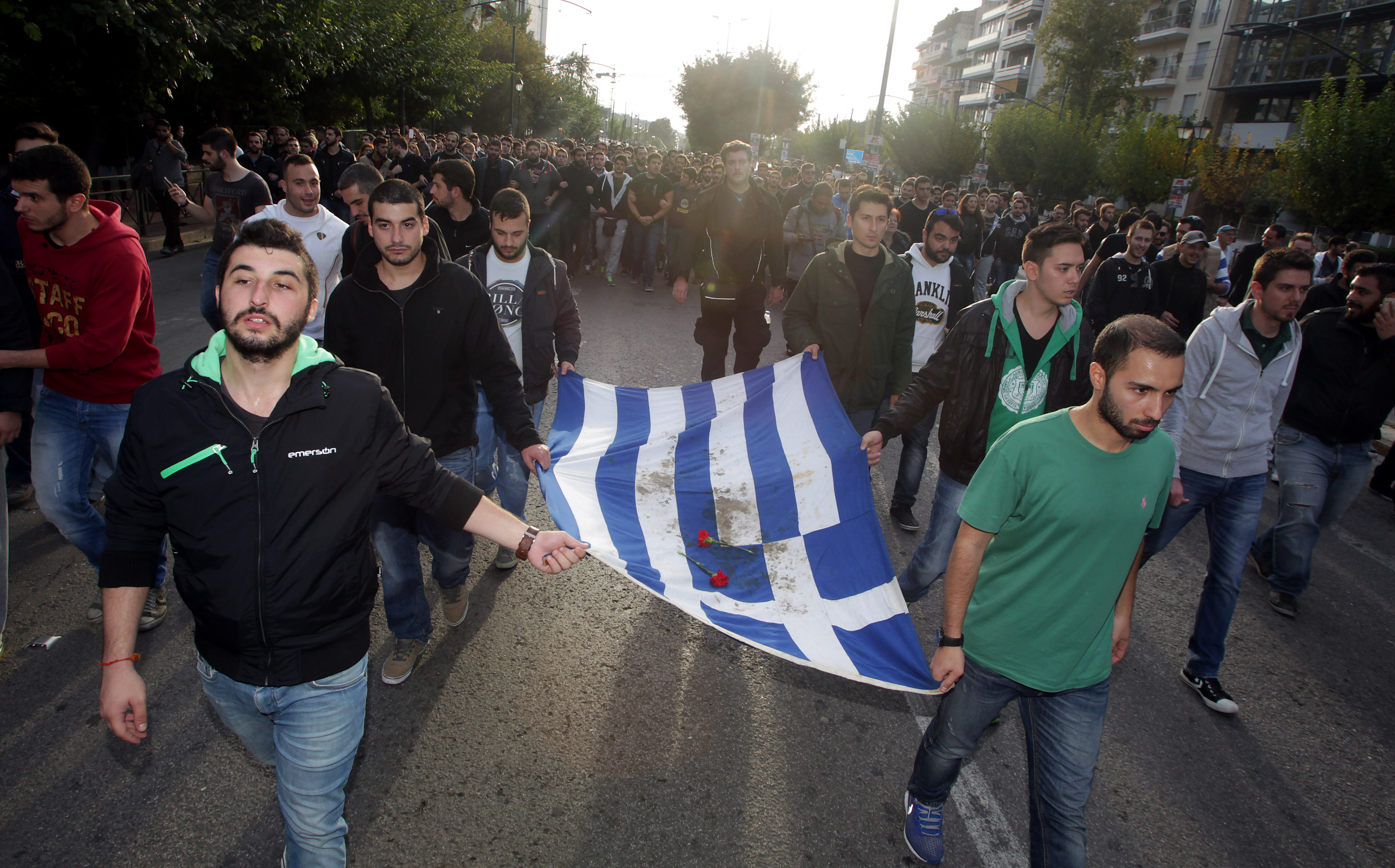Με μεγάλη συμμετοχή ολοκληρώθηκε η πορεία προς την αμερικανική πρεσβεία για την 41η επέτειο του Πολυτεχνείου (συνεχής ενημέρωση)