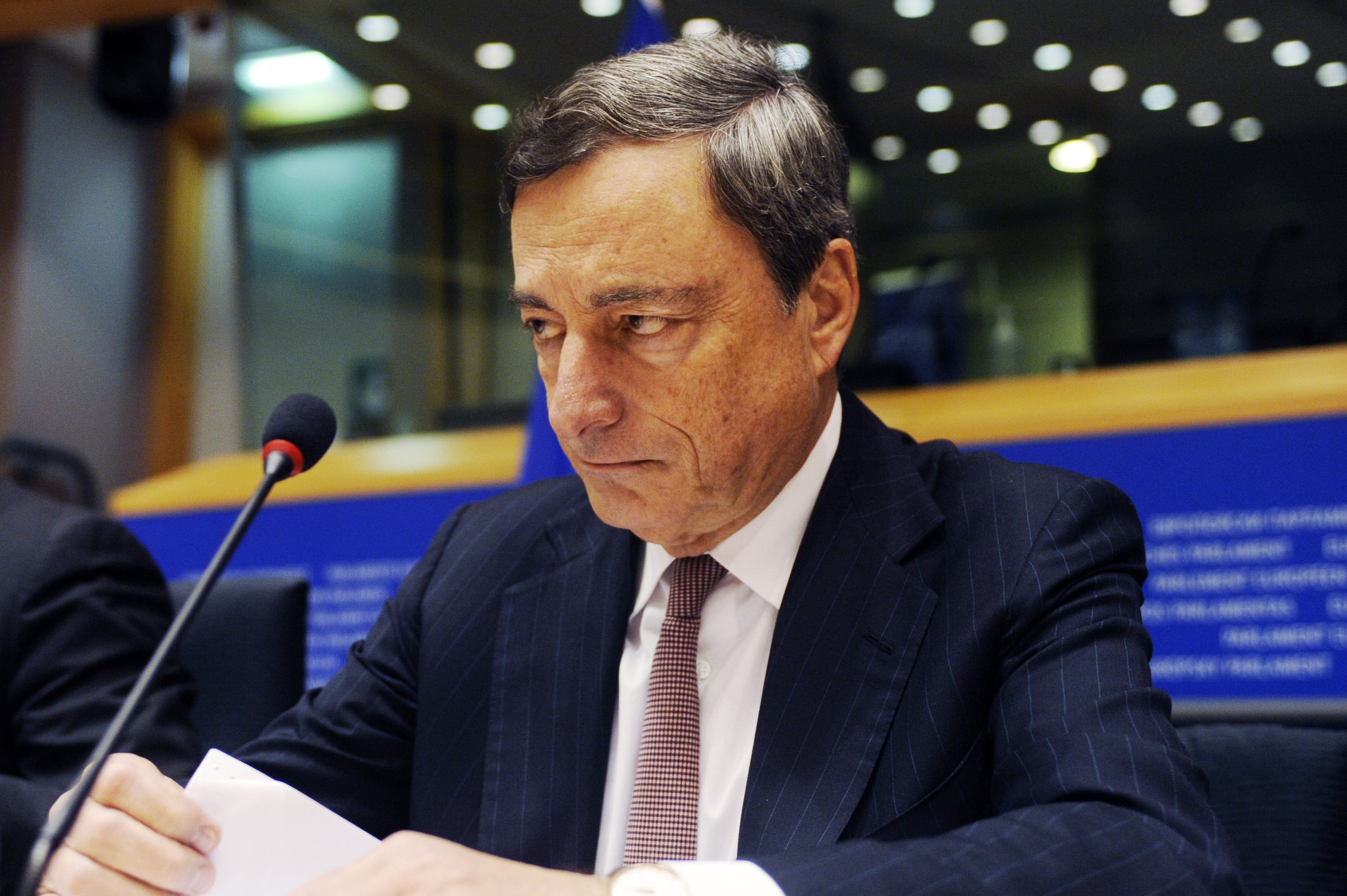 Ντράγκι: Δεν είναι χρήσιμη η αναδιάρθρωση του ελληνικού χρέους