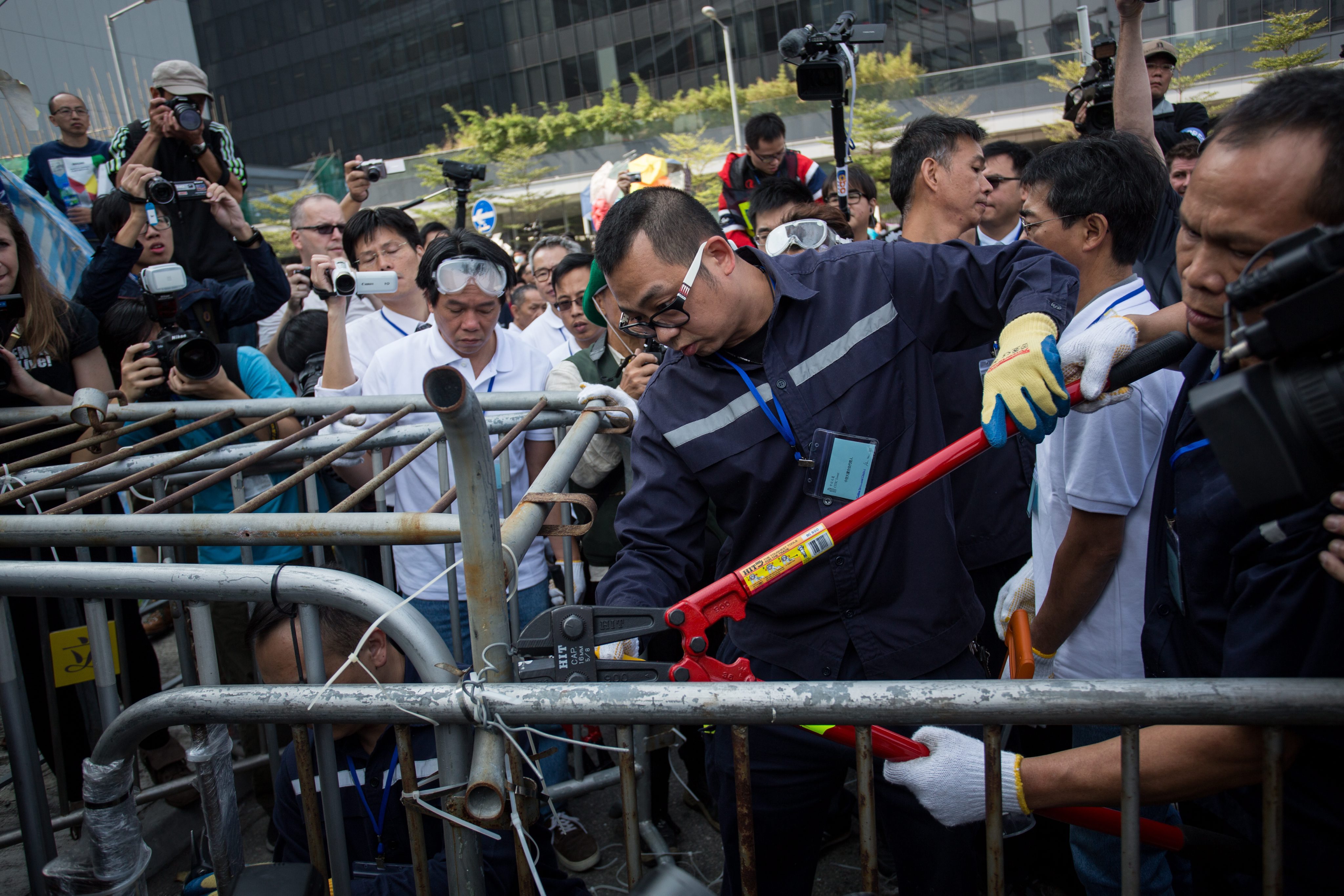 Χονγκ Κονγκ: Ξηλώθηκαν με δικαστική απόφαση τα οδοφράγματα