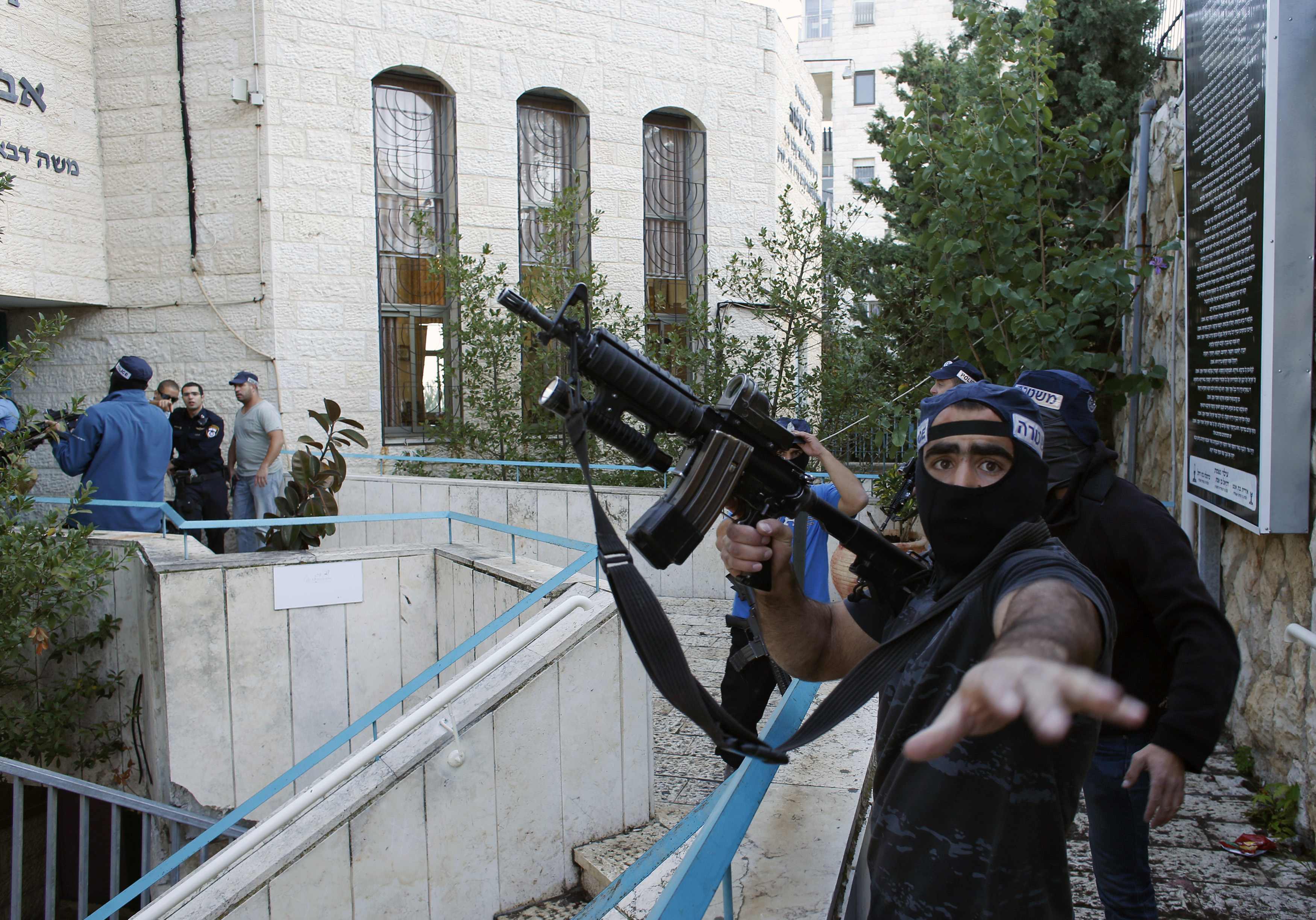 Επίθεση σε συναγωγή στην Ιερουσαλήμ με τέσσερις νεκρούς