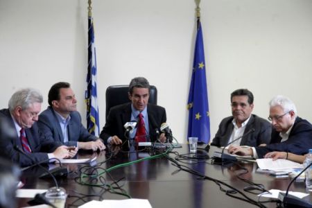 Λοβέρδος καλεί εκπαιδευτικούς που τελούν σε άδεια ανατροφής τέκνων για τα κενά