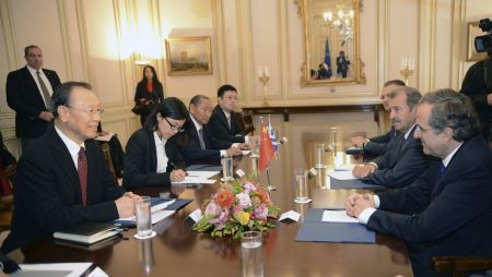 Η Κίνα θα εξακολουθήσει να στηρίζει την Ελλάδα