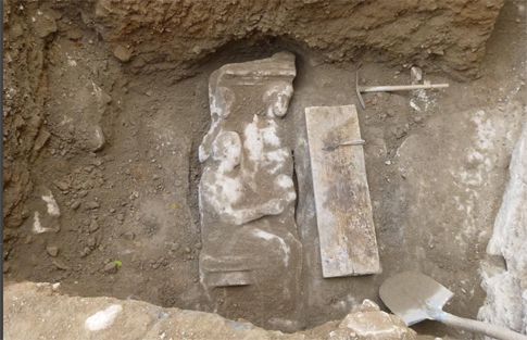 Αττική επιτύμβια στήλη αποκαλύφθηκε στην ανασκαφή του Κεραμεικού