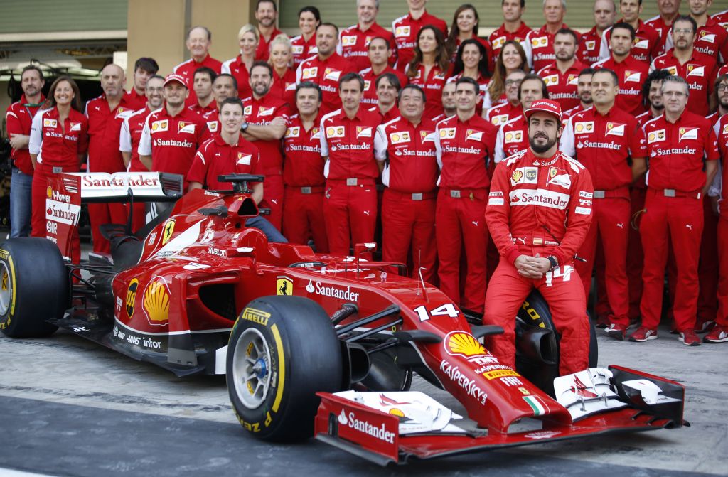 Στα γήπεδα και στην TV