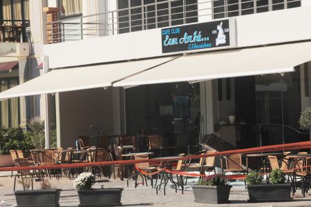 Γάζωσαν με σφαίρες νυχτερινό κλαμπ στον Πειραιά – 11 τραυματίες