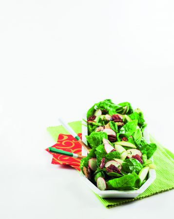 Σαλάτα με σπανάκι, ξινόμηλα και πεκάν