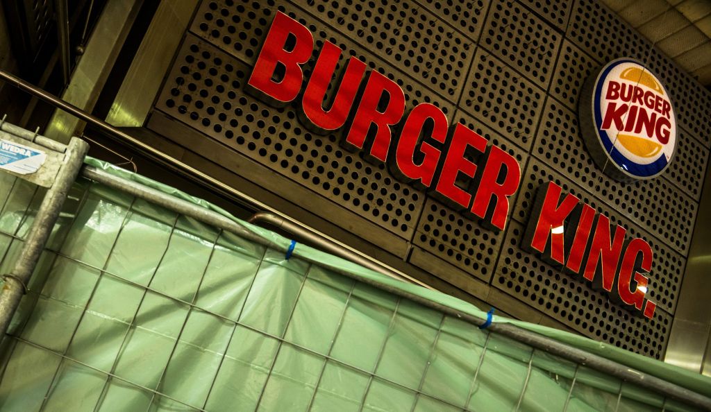 Το πρώτο Burger King στην Ελλάδα άνοιξε στο αεροδρόμιο της Ρόδου