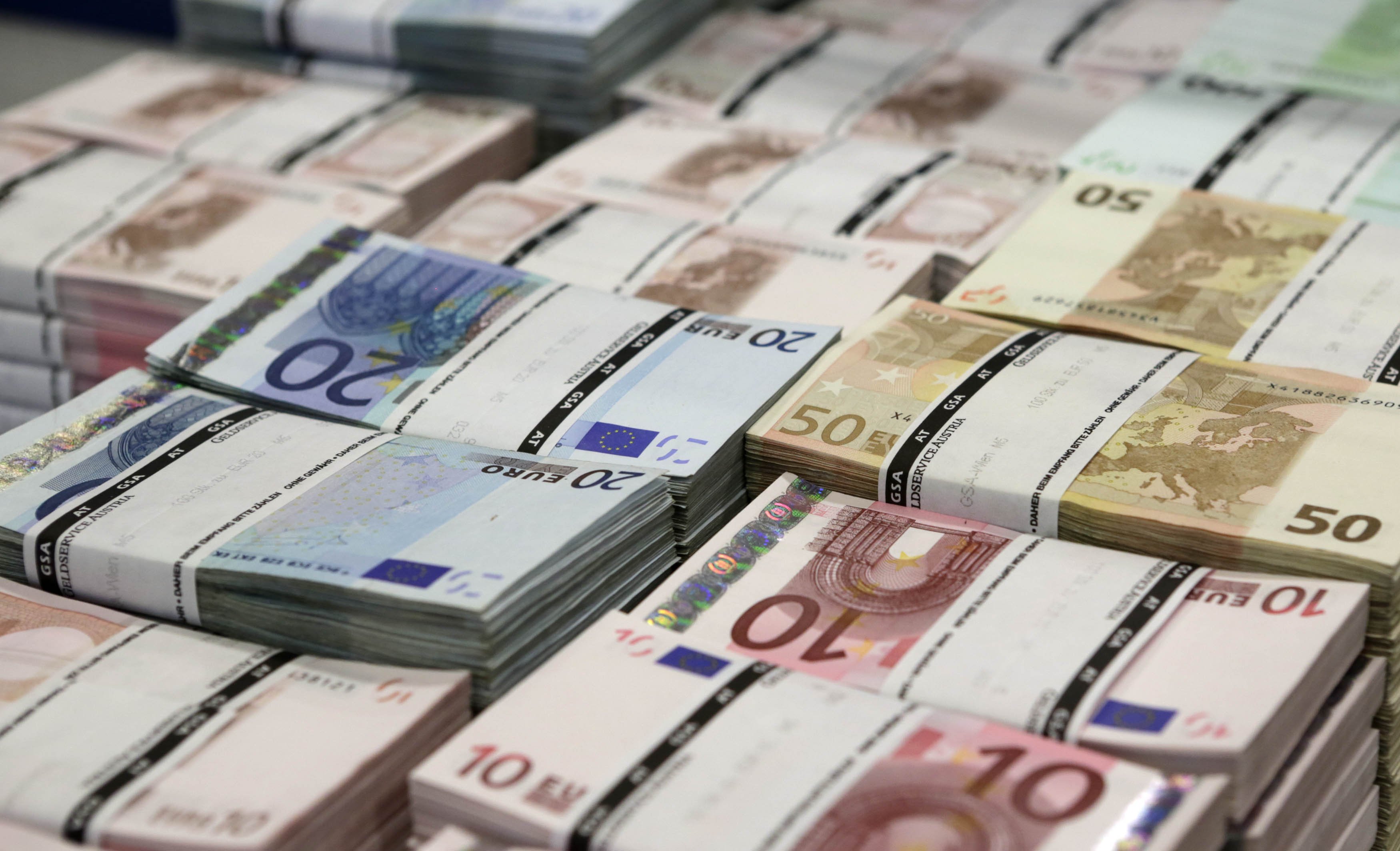 Primary surplus 2.65 billion euros in October 2014