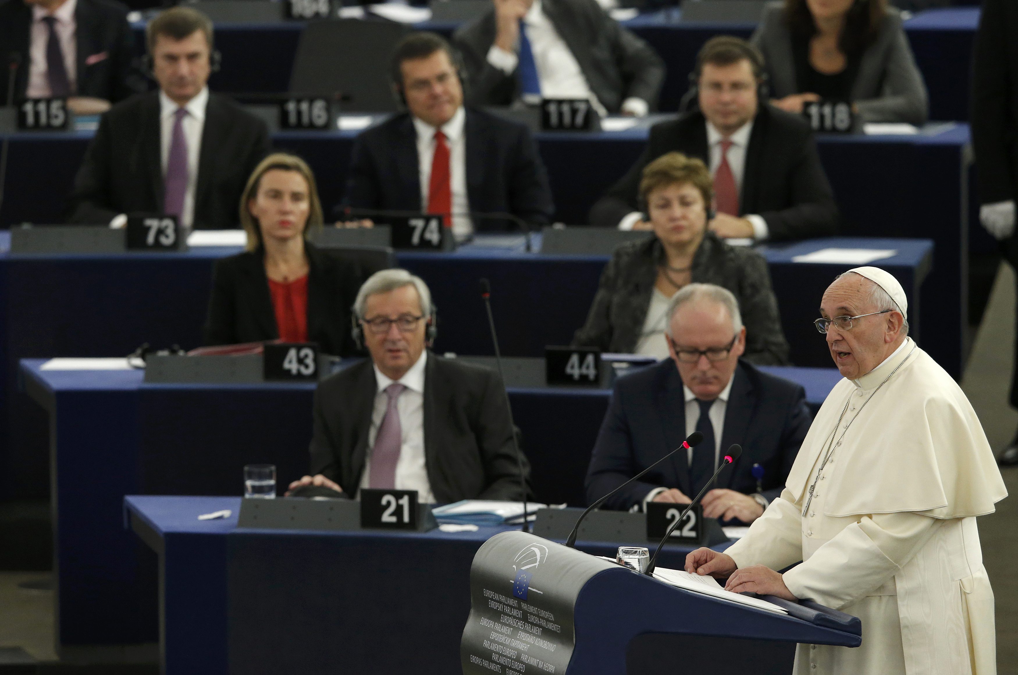 Πάπας-Ευρωβουλή:Να μη γίνει η Μεσόγειος νεκροταφείο μεταναστών
