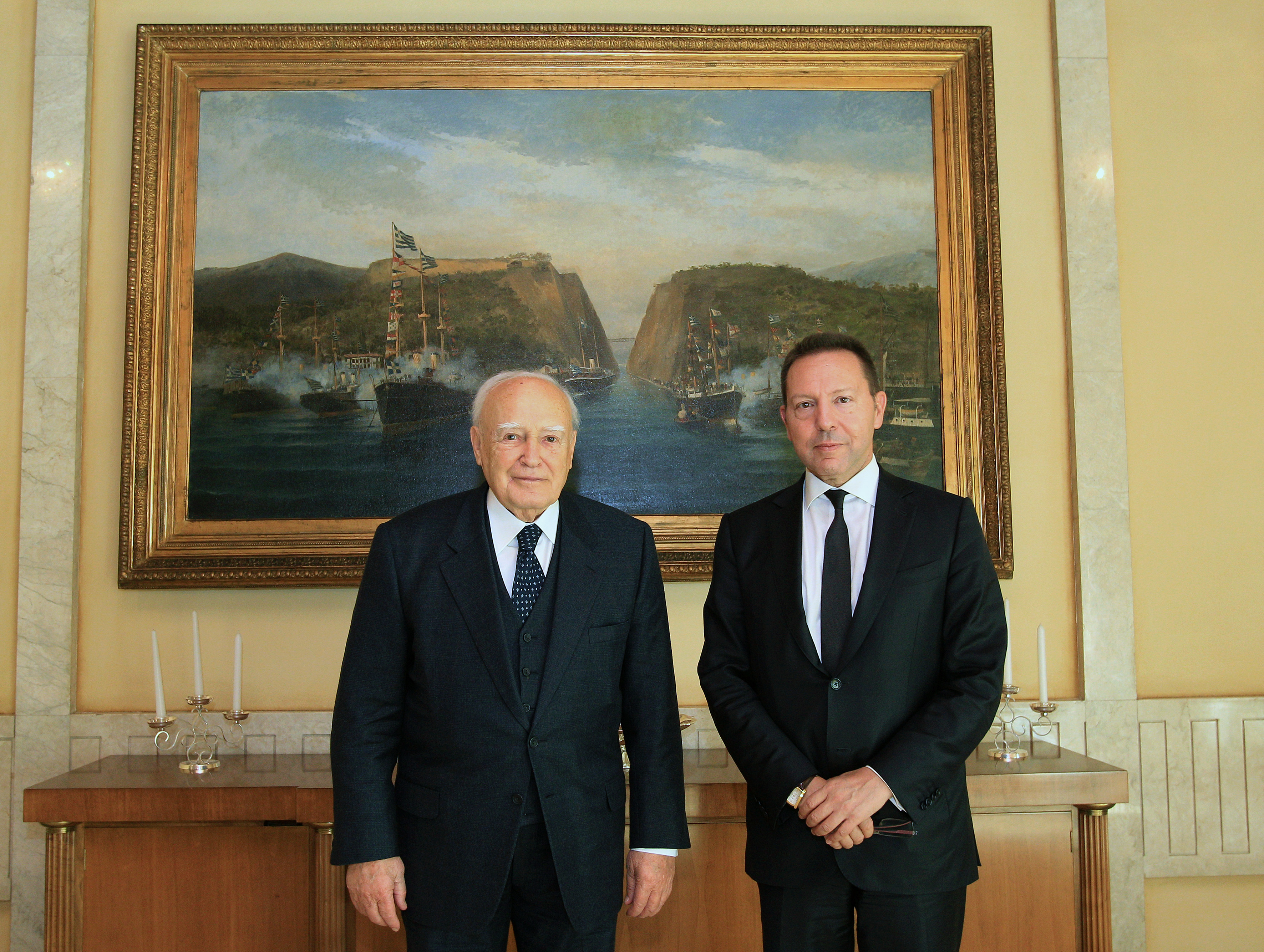 Οικονομία και τρόικα στο «μενού» του γεύματος Στουρνάρα-Παπούλια