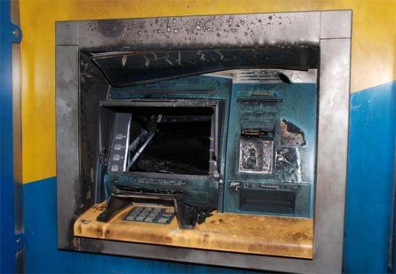 Μπαράζ εμπρηστικών επιθέσεων σε μηχανήματα τραπεζών της Αθήνας