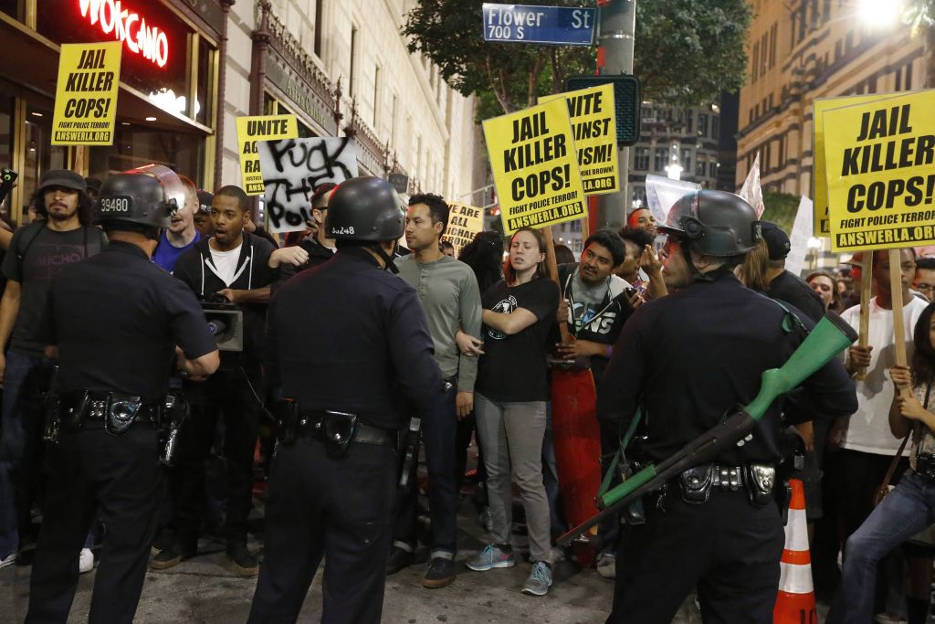 Διάσπαρτες διαδηλώσεις στο Φέργκιουσον – Ηρεμο το κλίμα