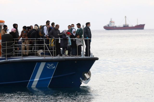 2,500 refugees arrive in Piraeus on board the “El. Venizelos”