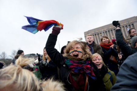 Φινλανδία: Νομιμοποίηση των γάμων μεταξύ ομοφυλοφίλων
