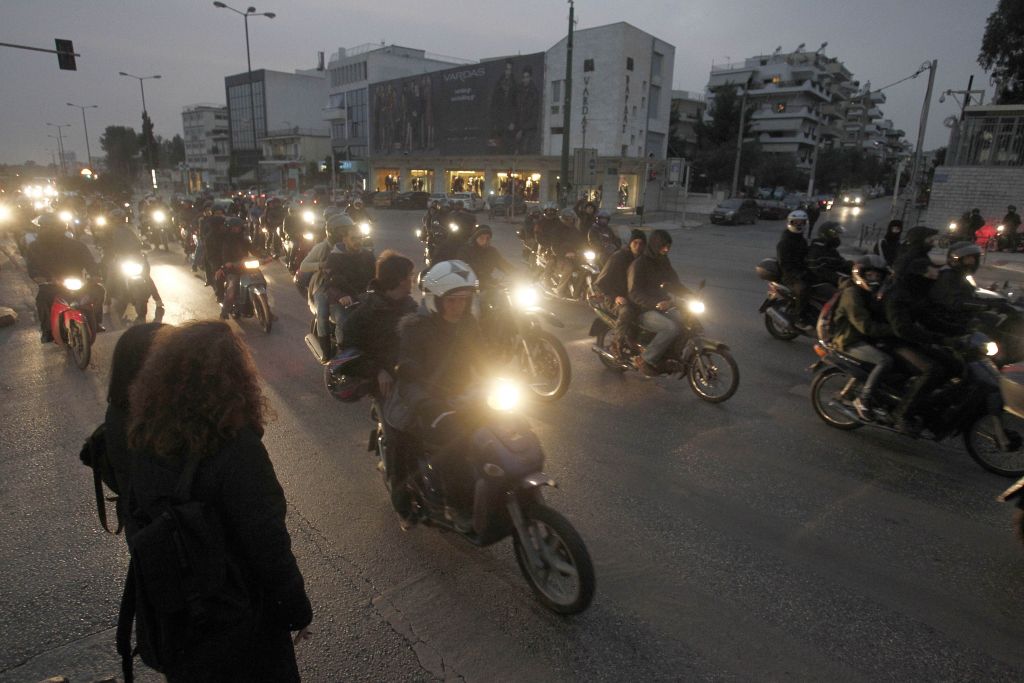 Διαμαρτυρία έξω από το σπίτι του Βενιζέλου για τον Ν.Ρωμανό