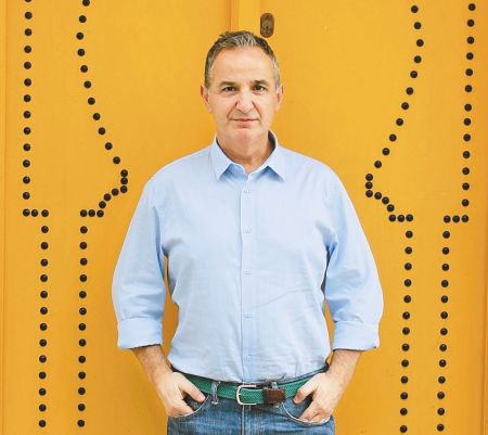 Θεόδωρος Γρηγοριάδης: Ο συγγραφέας πρέπει να ξέρει τι ψηφίζει η ηρωίδα του