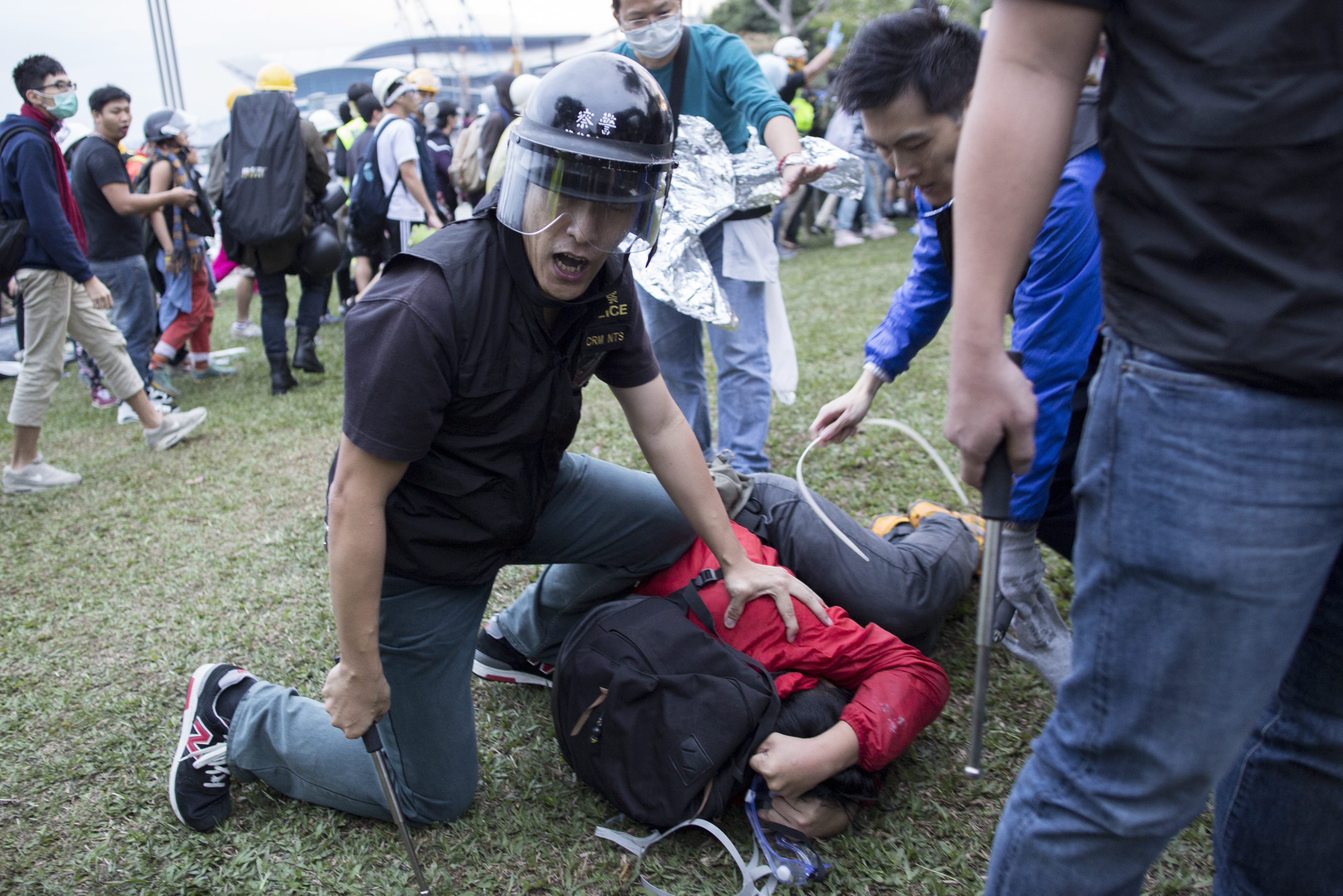 Χονγκ Κονγκ: Νύχτα συγκρούσεων μεταξύ αστυνομίας και διαδηλωτών