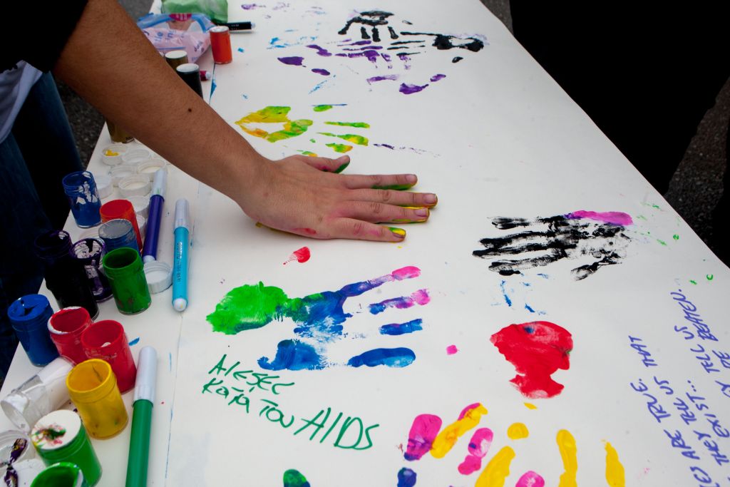 Αίτημα κατάργησης της διάταξης για οροθετικές ιερόδουλες