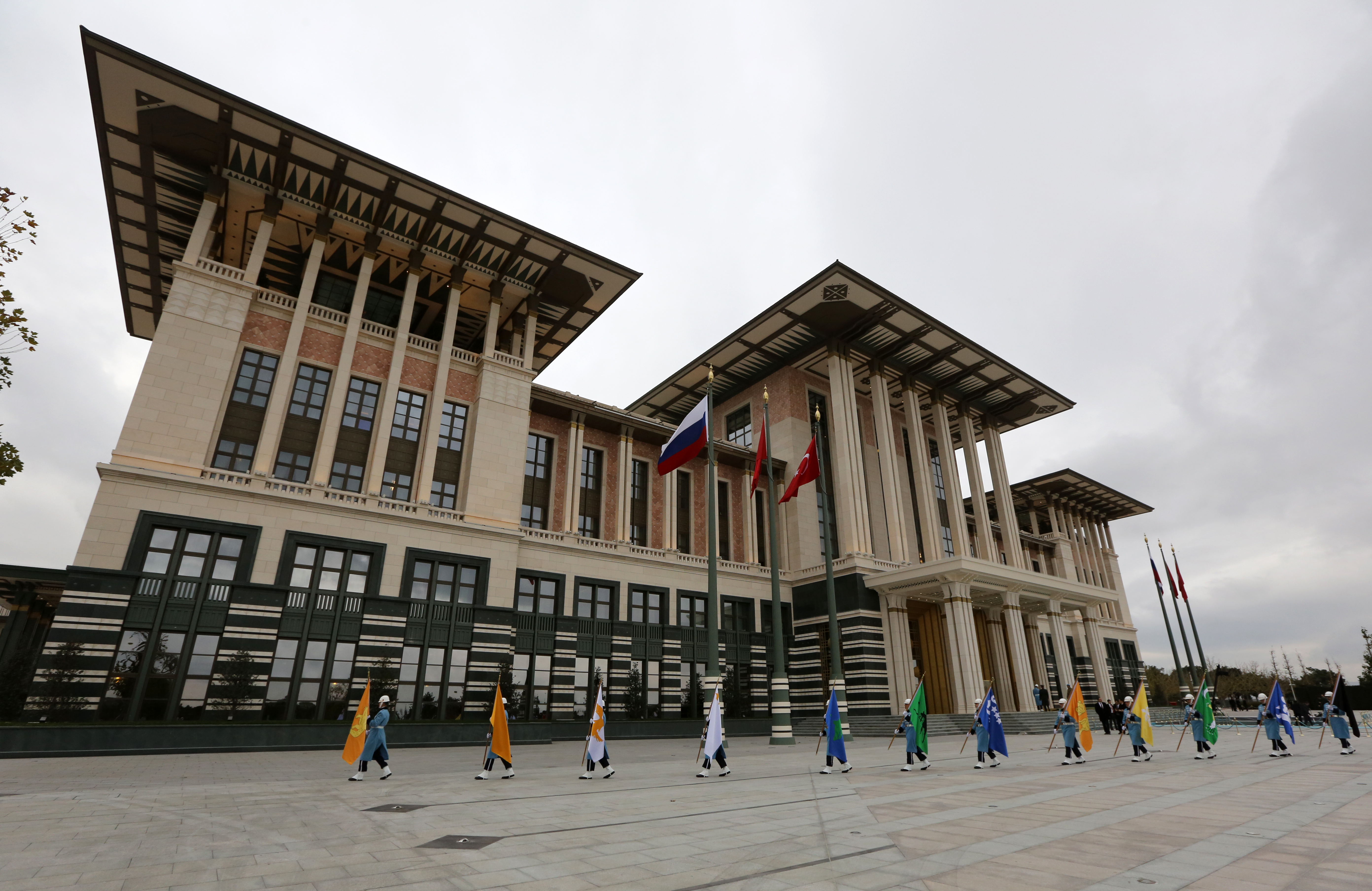 Εξι στους δέκα Τούρκους απορρίπτουν το ανάκτορο του Ερντογάν