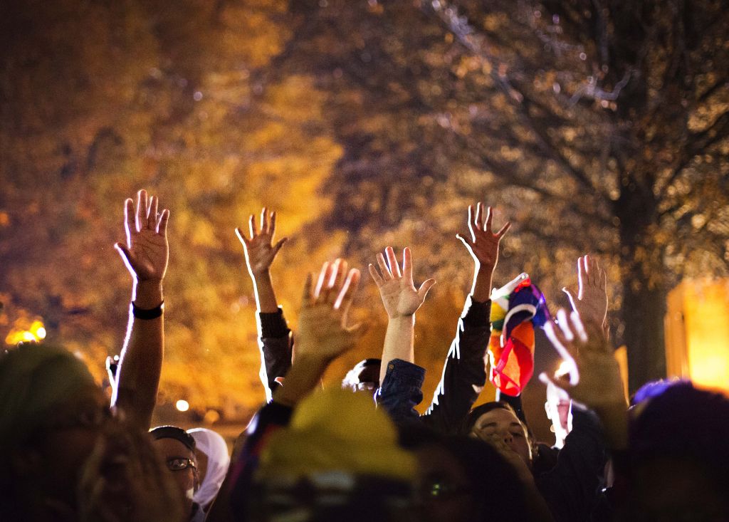 Φέργκιουσον: Ερευνα για υποκίνηση ταραχών από τον πατριό του Μπράουν