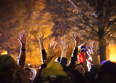 Φέργκιουσον: Ερευνα για υποκίνηση ταραχών από τον πατριό του Μπράουν