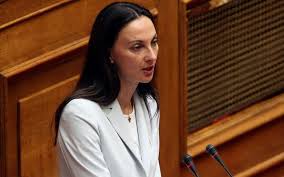 Ελ. Κουντουρά: «Όποιος αντέξει, όταν θα ανοίξει ο φάκελος για Πρόεδρο»