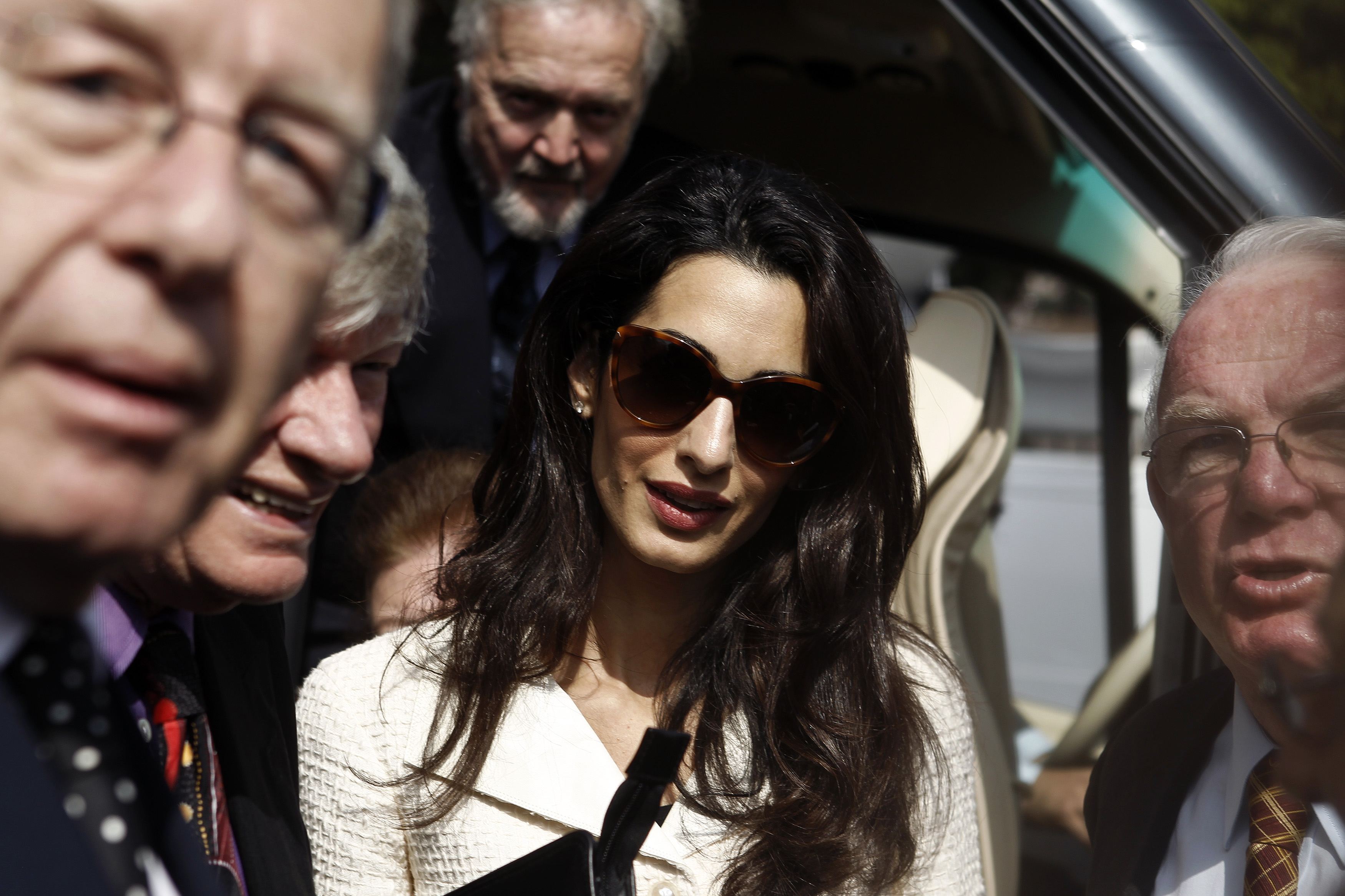 Αίγυπτος: Διαψεύδει τα περί απειλών σύλληψης της Αμάλ Κλούνεϊ