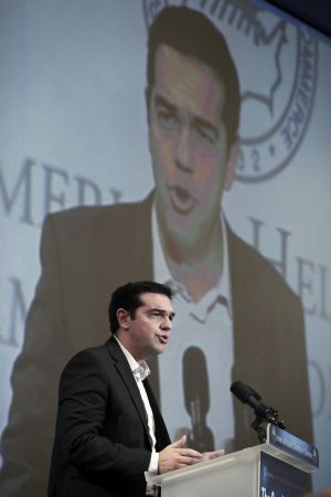 Τσίπρας: Η τρόικα δεν μπορεί άλλο να κουνάει το δάχτυλο στο λαό