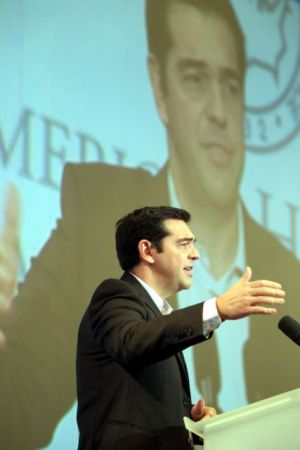 Τα διλήμματα του Αλέξη Τσίπρα και οι τακτικές που μελετά η Κουμουνδούρου