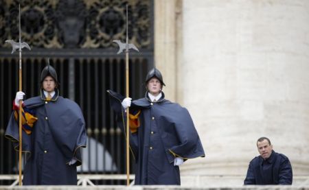 Πάπας: Δείχνει την έξοδο στον διοικητή της Ελβετικής Φρουράς