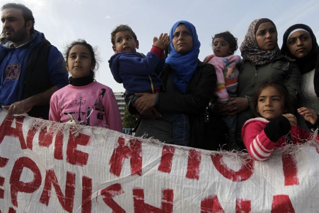 Syrian refugees continue with protest on Syntagma Square