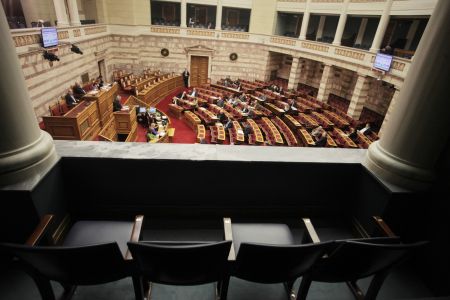 «Μάχη» στη Βουλή για τον προϋπολογισμό (live)