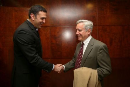 Αμερικανός πρέσβης: Πολύ σημαντικό θέμα η σύλληψη Χρ. Ξηρού