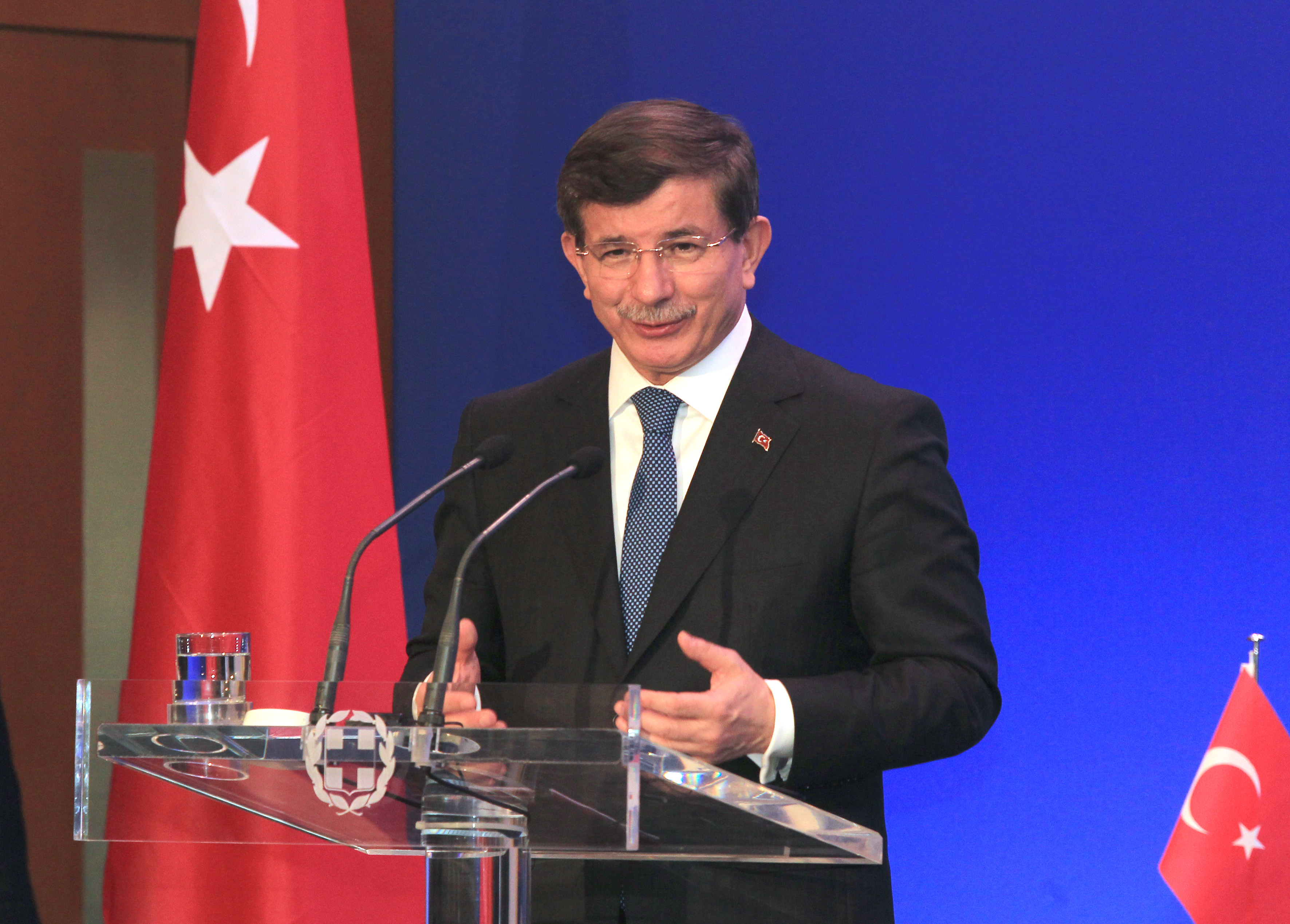 Τουρκία: Ο Νταβούτογλου αναζητά κυβερνητικούς εταίρους