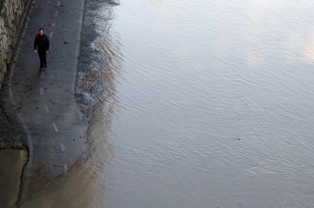 Ναρκωτικά, ορμόνες και καφεΐνη «κολυμπούν» στα ποτάμια