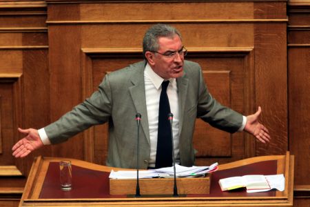 Β. Καπερνάρος: Προσβολή των βουλευτών τα περί αποστασίας