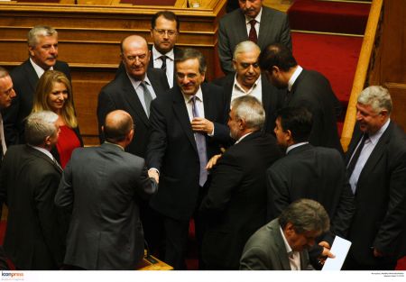 Deutsche Welle: «Ο Σαμαράς τα παίζει όλα για όλα»