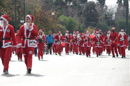 Εκατοντάδες συμμετοχές στο 1ο Athens Santa Run