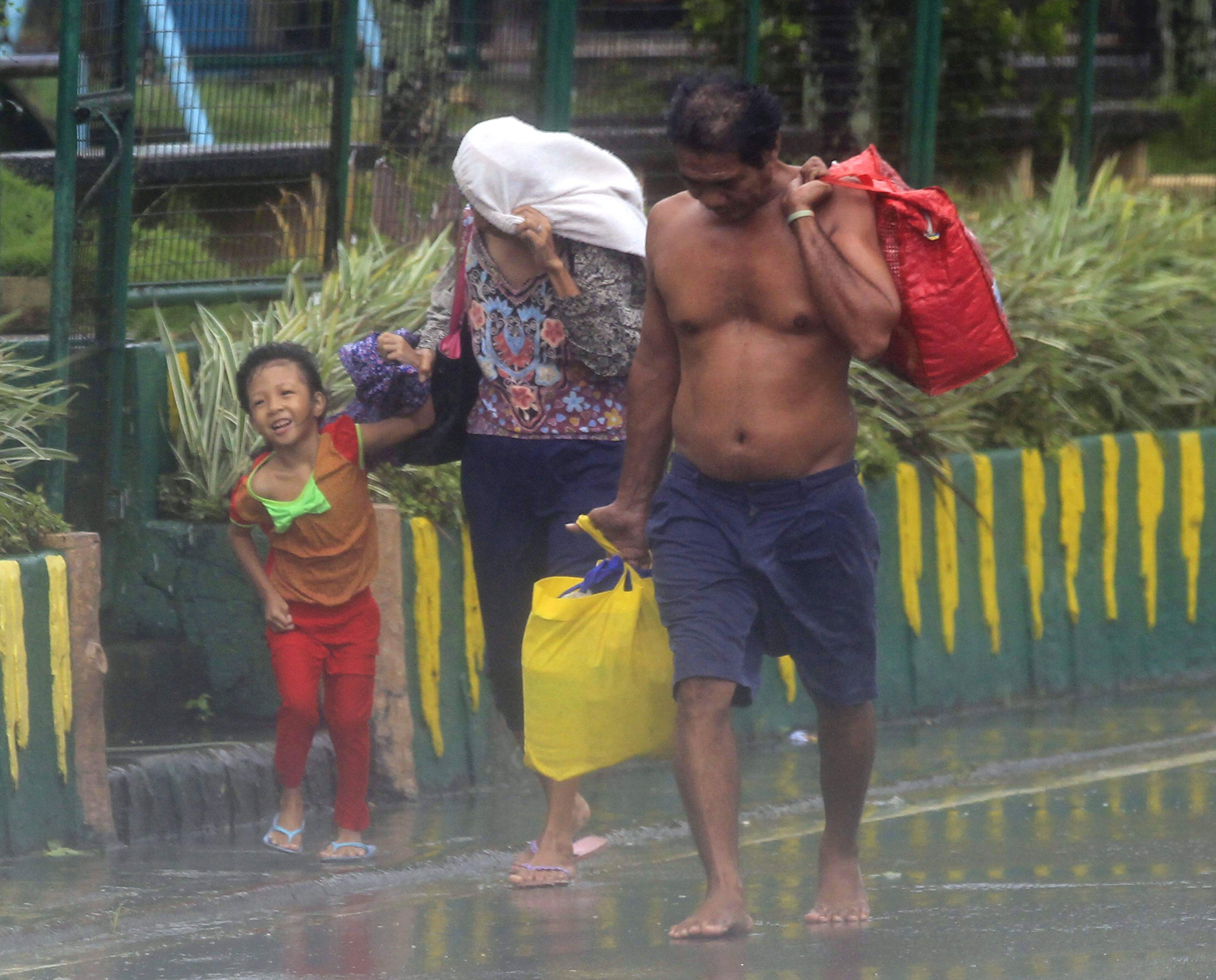 Εξασθένισε ο τυφώνας Χαγκοπίτ- Πίσω στα σπίτια τους χιλιάδες Φιλιππινέζοι