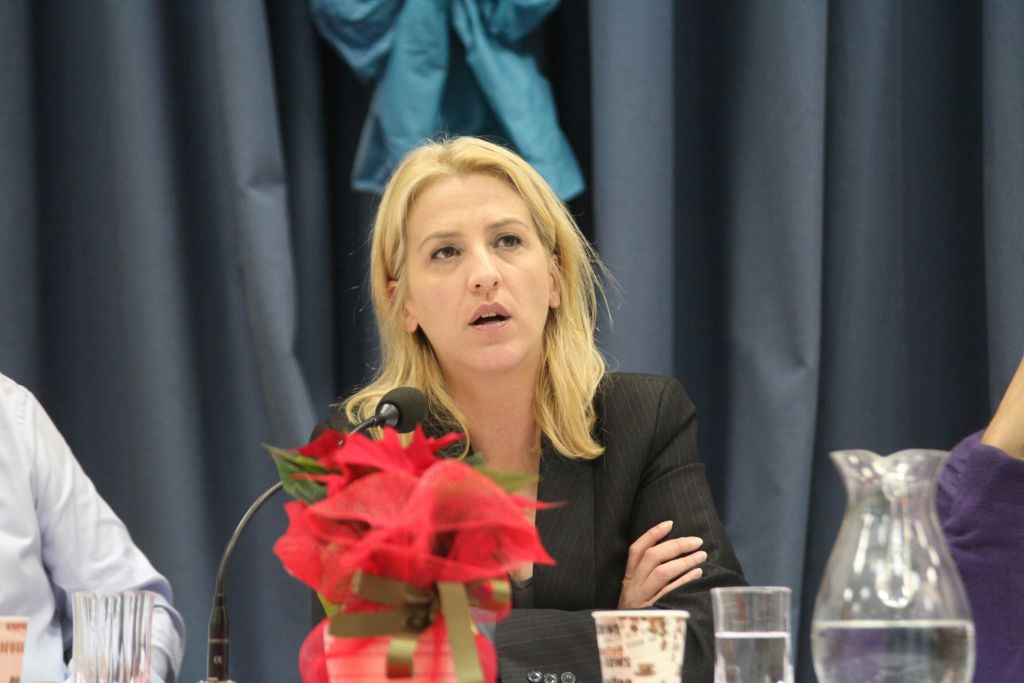 Δούρου για Κασιδιάρη: Δεν παραγράφονται τα ζητήματα ήθους