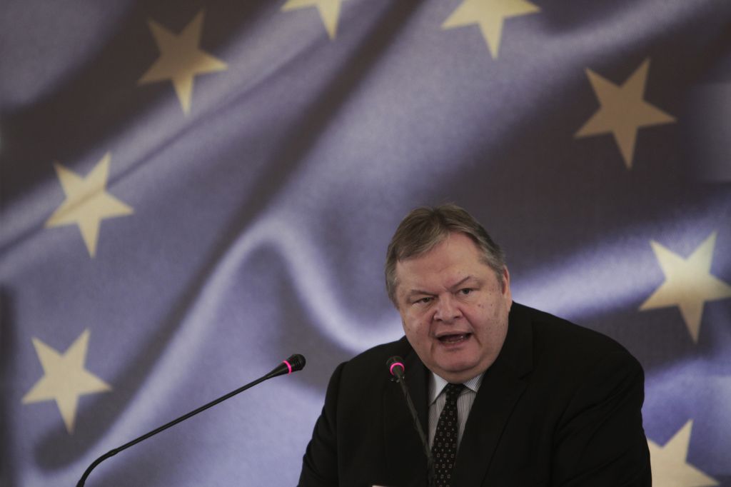 Ευ. Βενιζέλος: «Η χώρα κρέμεται από μία κλωστή»