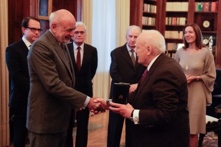 Στον Γρ. Καλλιμανόπουλο ο «Ταξιάρχης του Τάγματος του Φοίνικα»